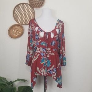 Shyanne split sleeve asymmetrical floral top M